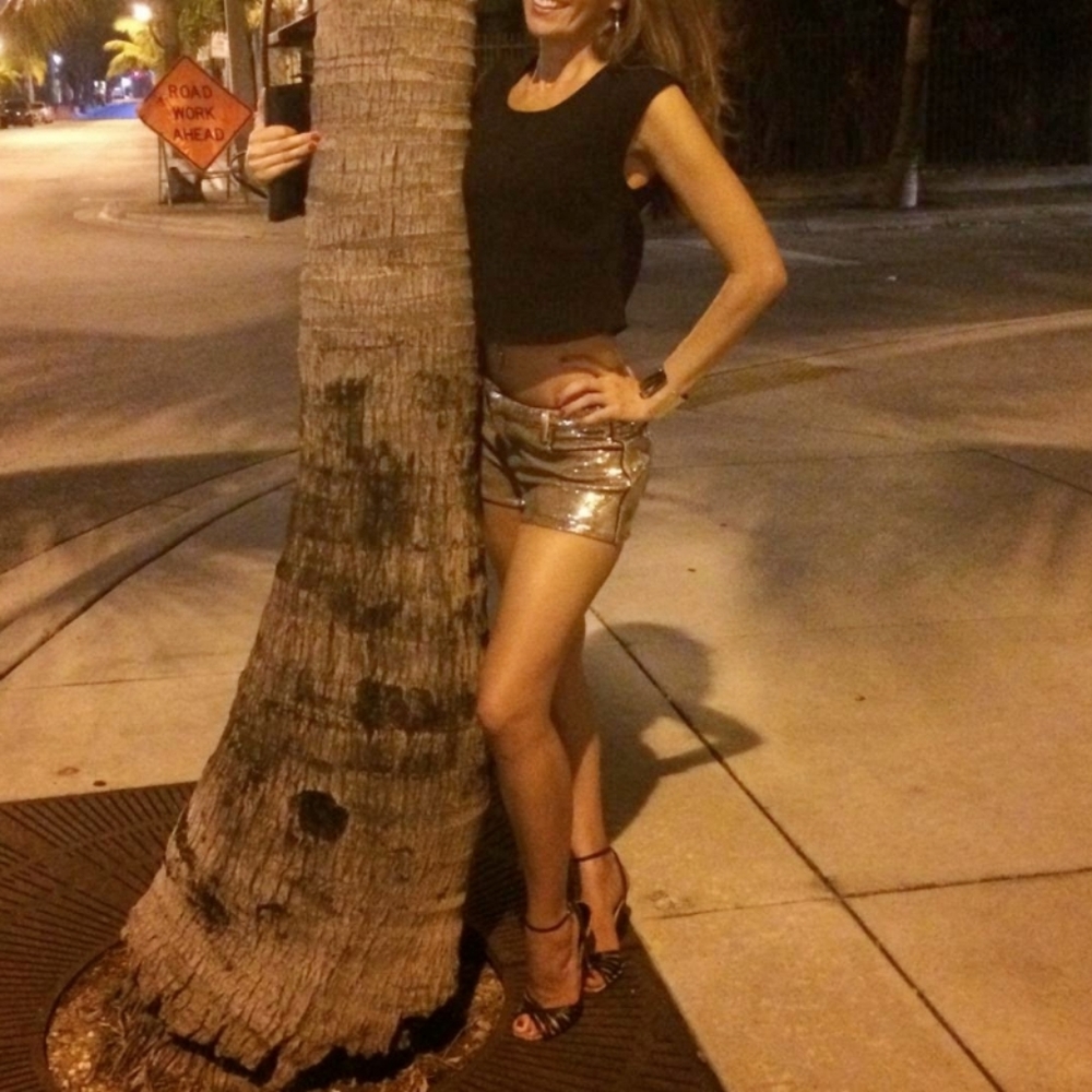 Juicy Couture Gold Shorts size 2